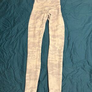 Lululemon Wunder Under Ribbed Leggings size 4